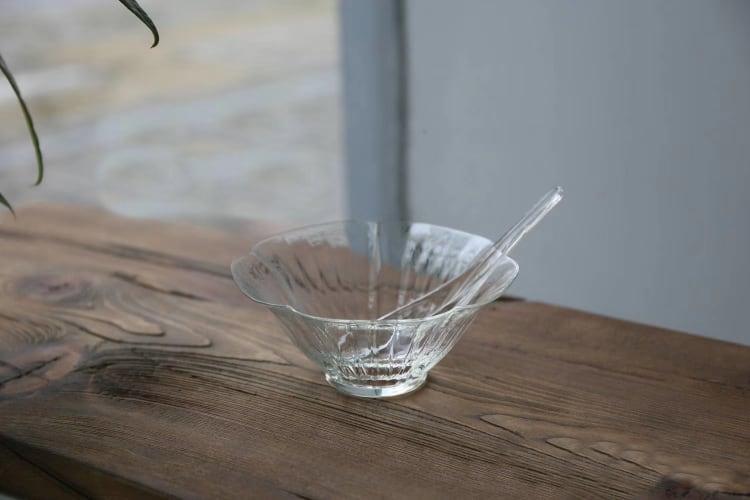 Akihiko Flower-shaped Glass Tea Bowl & Spoon Set