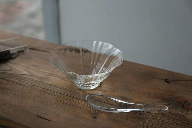 Akihiko Flower-shaped Glass Tea Bowl & Spoon Set