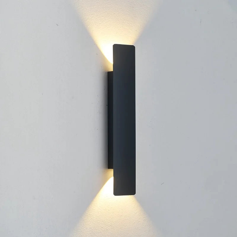 Striva Outdoor Wall Lamp