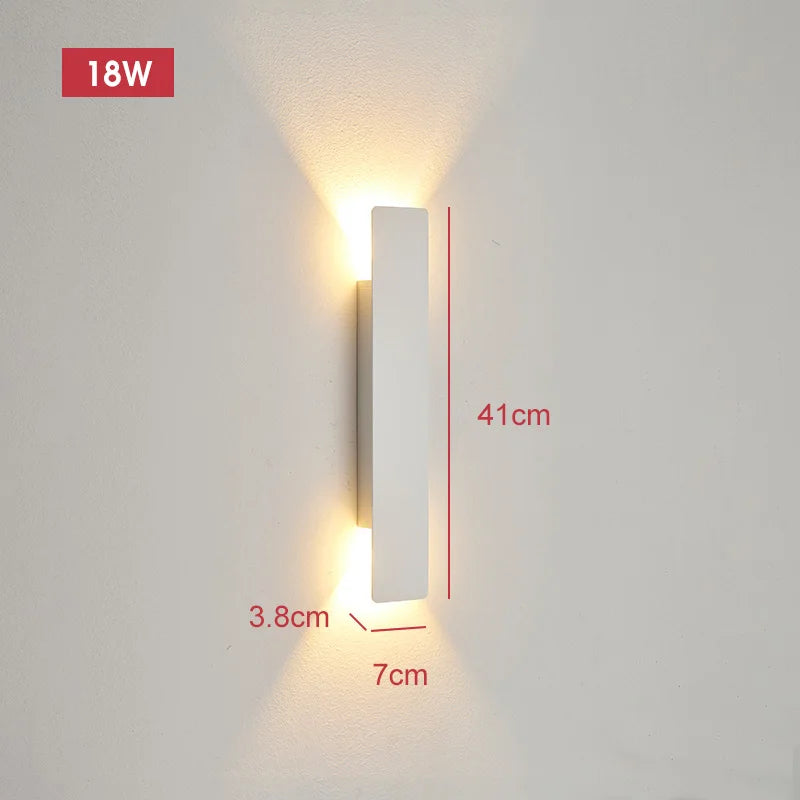 Striva Outdoor Wall Lamp