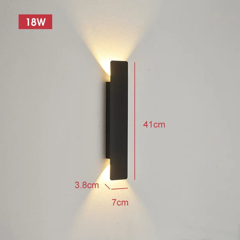 Striva Outdoor Wall Lamp
