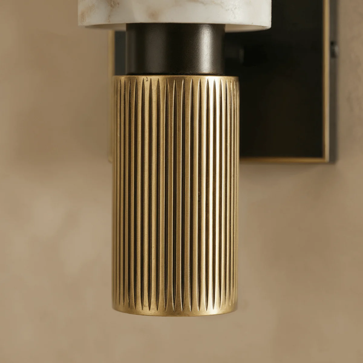 Varyn Alabaster Wall Lamp