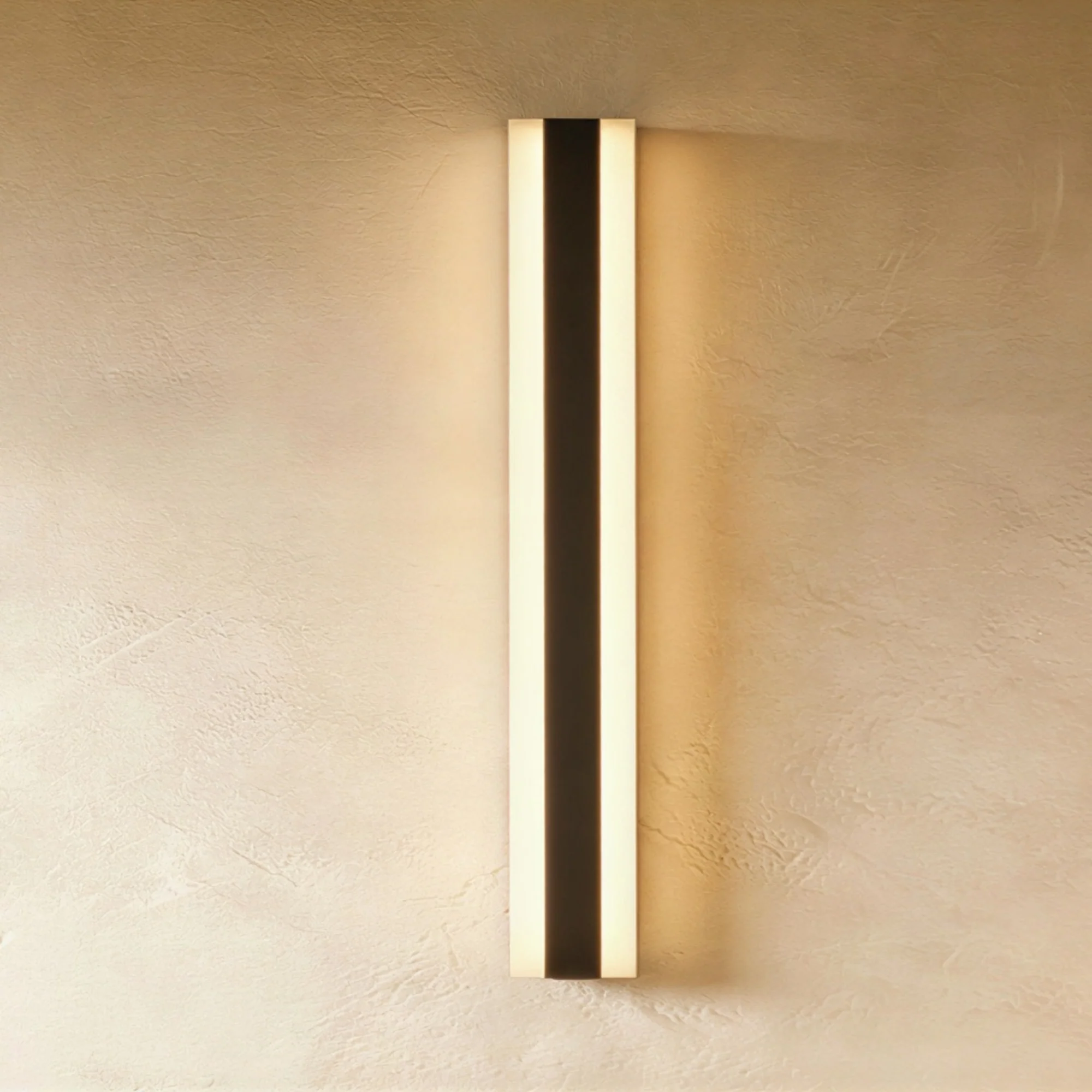 Regal Outdoor Wall Lamp