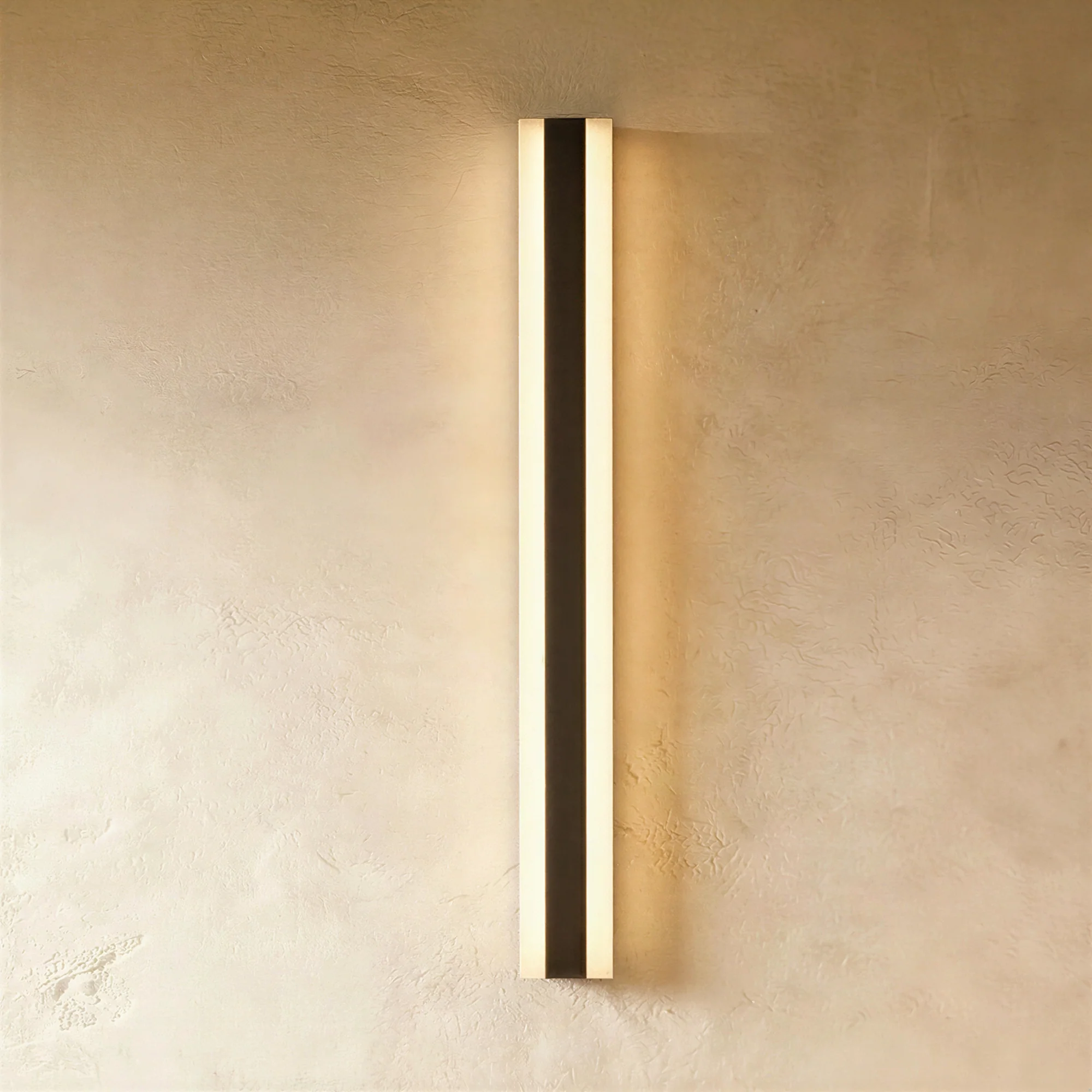 Regal Outdoor Wall Lamp