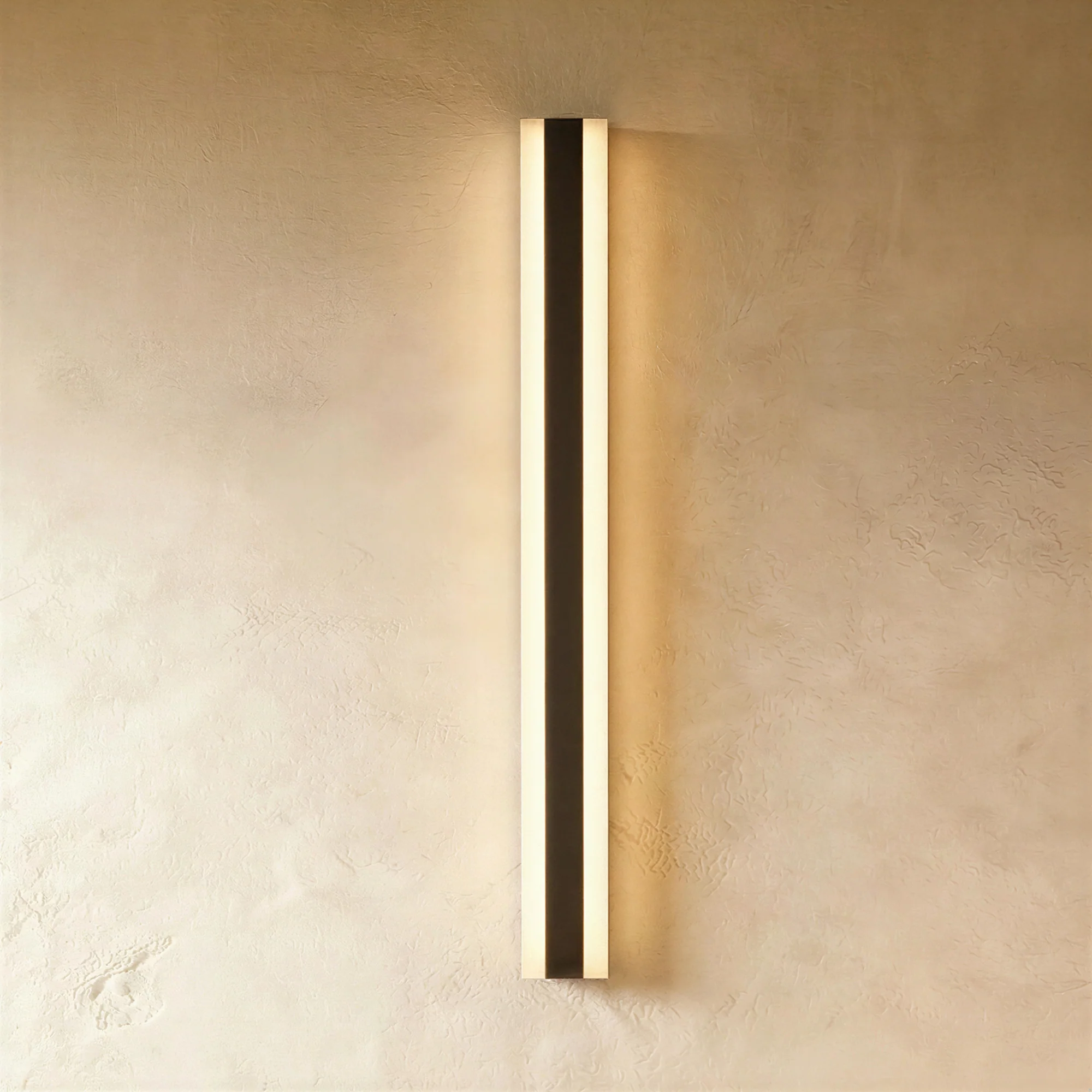 Regal Outdoor Wall Lamp