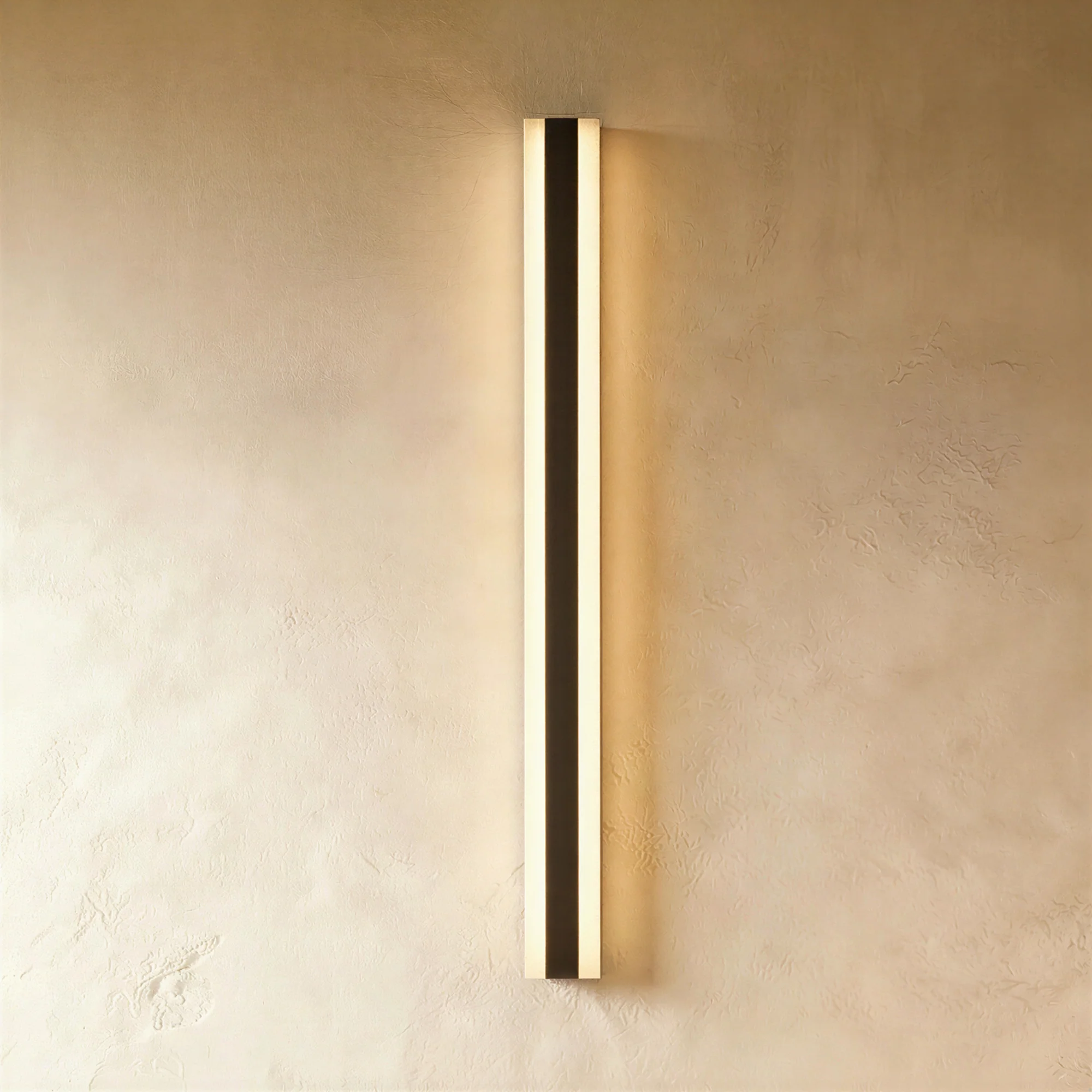 Regal Outdoor Wall Lamp