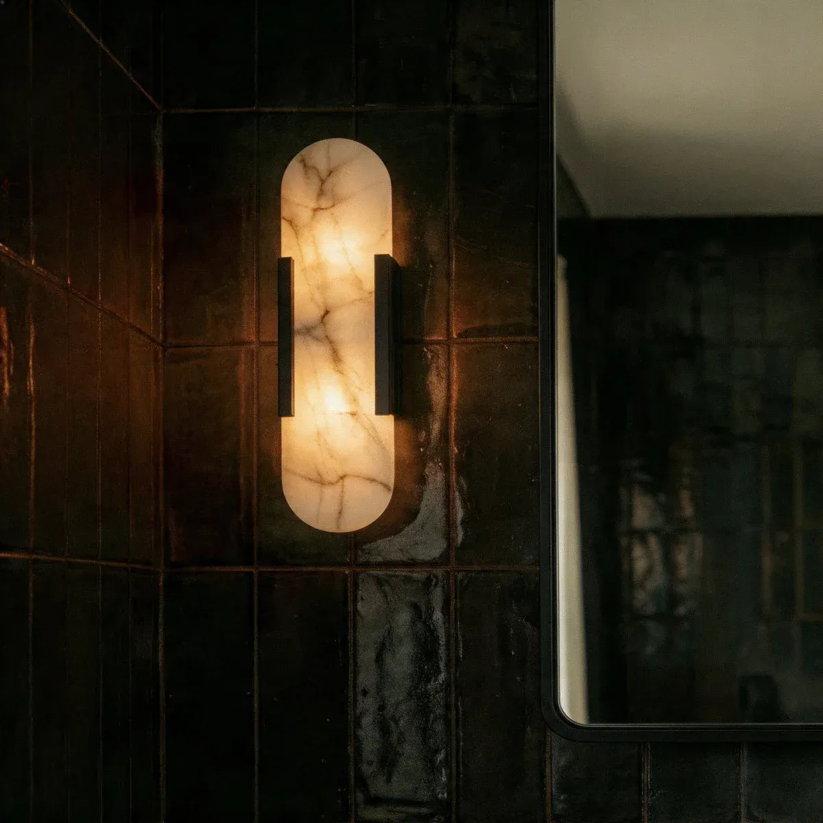 Wall-mounted lamp with alabaster panel and vertical orientation