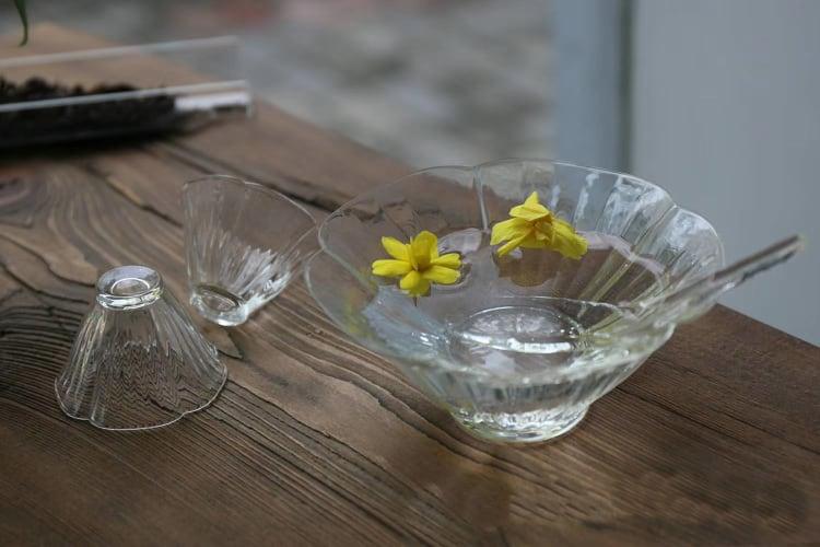 Akihiko Flower-shaped Glass Tea Bowl &amp; Spoon Set