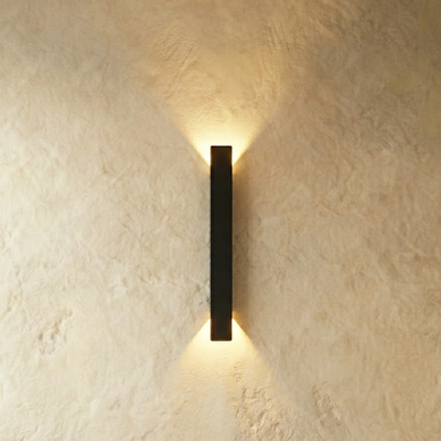 Striva Outdoor Wall Lamp
