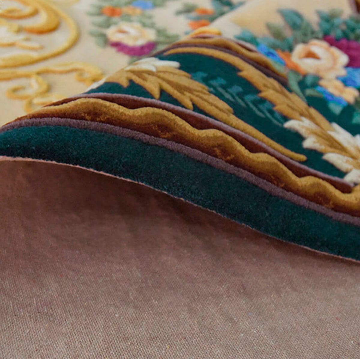 Aoi Hand-Tufted Wool Floral Rug