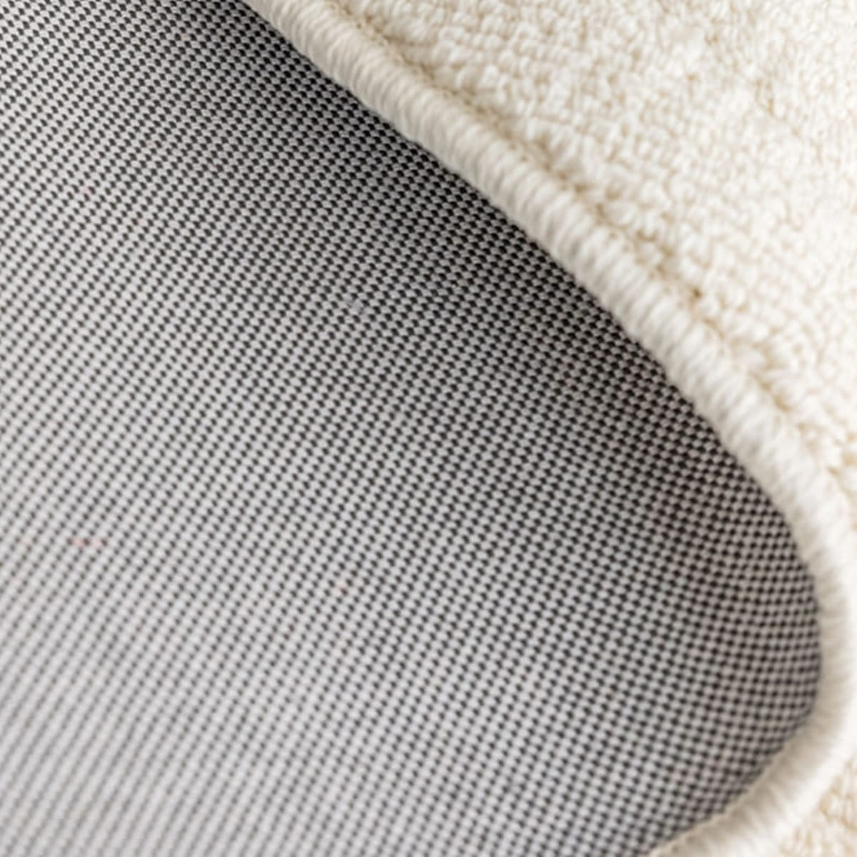 Riku Oval Area Rug