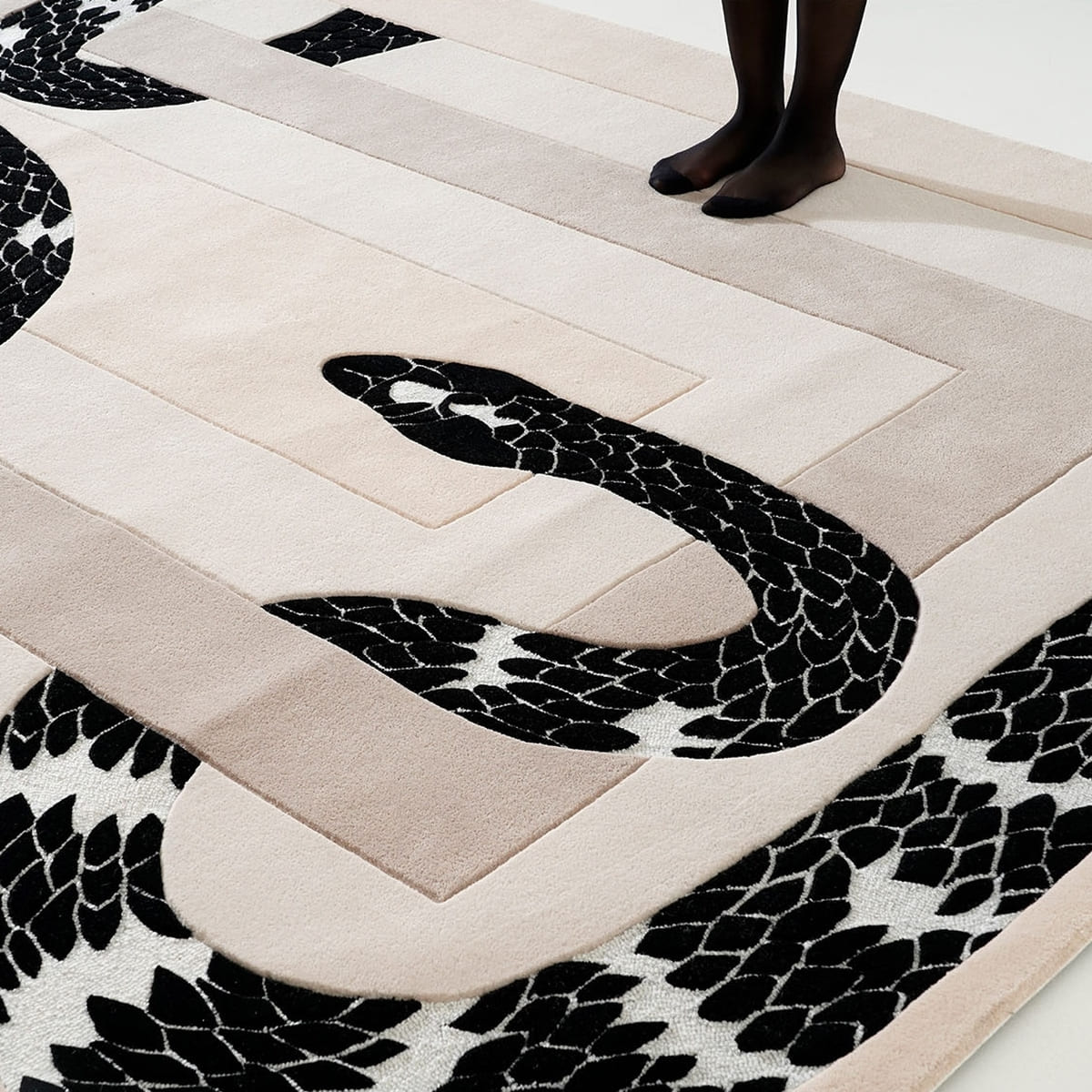 Kaze Rattlesnake Wool Rug