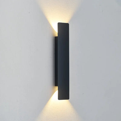Striva Outdoor Wall Lamp