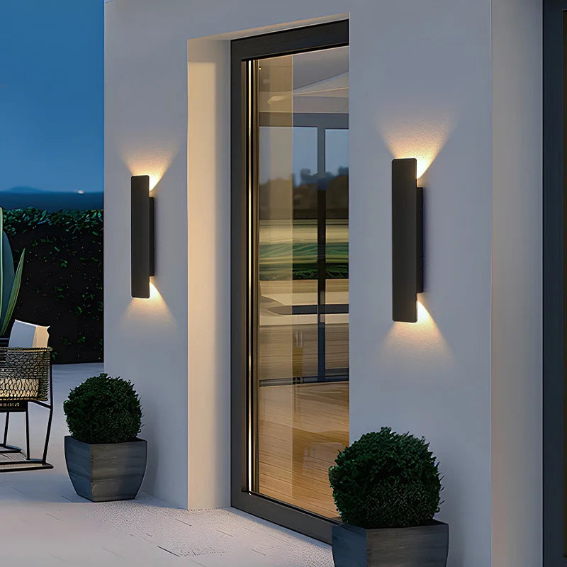 Striva Outdoor Wall Lamp