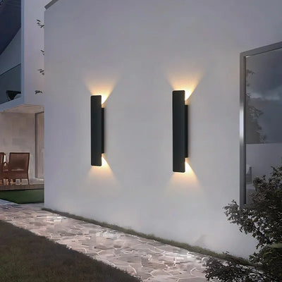 Striva Outdoor Wall Lamp