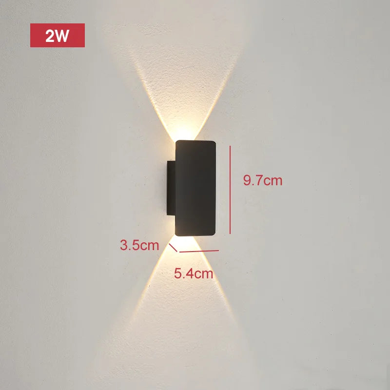 Striva Outdoor Wall Lamp