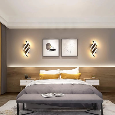 Kuroi Spiral Wall Lamp