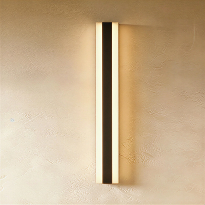 Regal Outdoor Wall Lamp