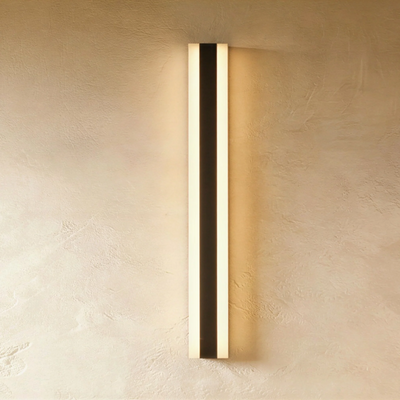 Regal Outdoor Wall Lamp