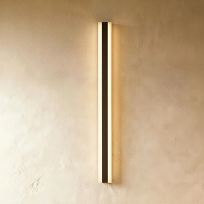 Regal Outdoor Wall Lamp